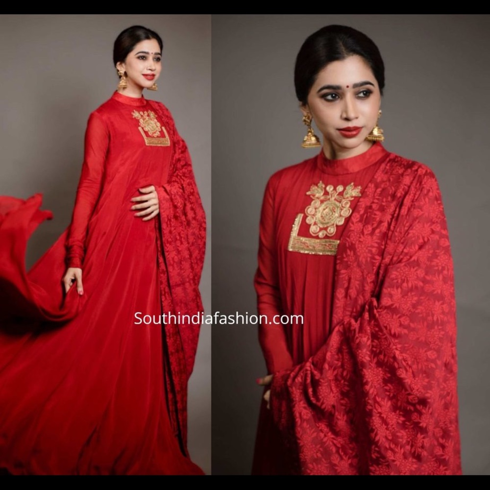 Chic Red Lehenga with Embroidered Detailing - Picture 3 of 6
